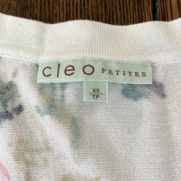 EUC Cleo white & pink floral cardigan - Picture 3 of 5
